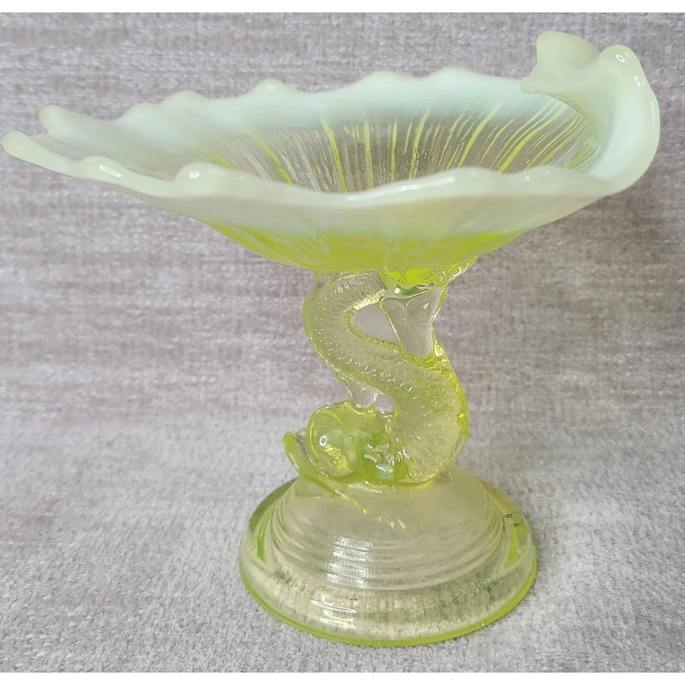 Fenton vintage vaseline